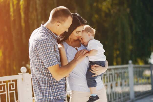 Rоund-Hill-spring-cleaning-family